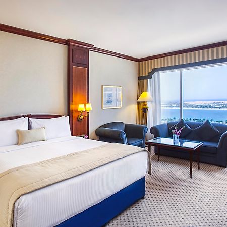 Corniche Hotel Abu Dhabi Esterno foto A room at the Hilton Alexandria Plaza