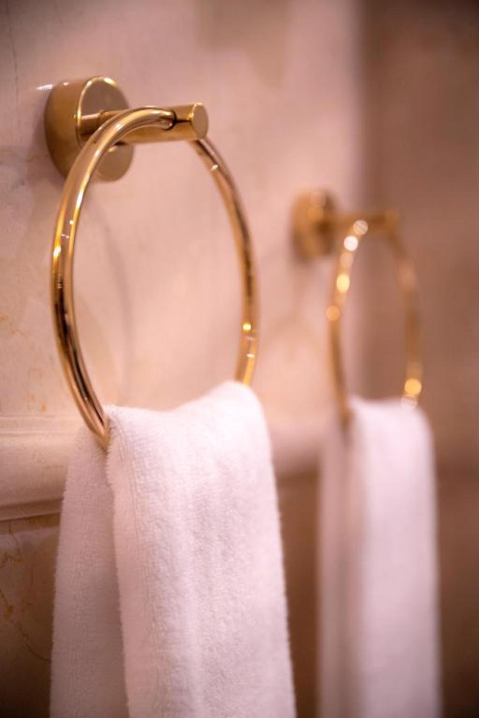 Corniche Hotel Abu Dhabi Esterno foto Towels