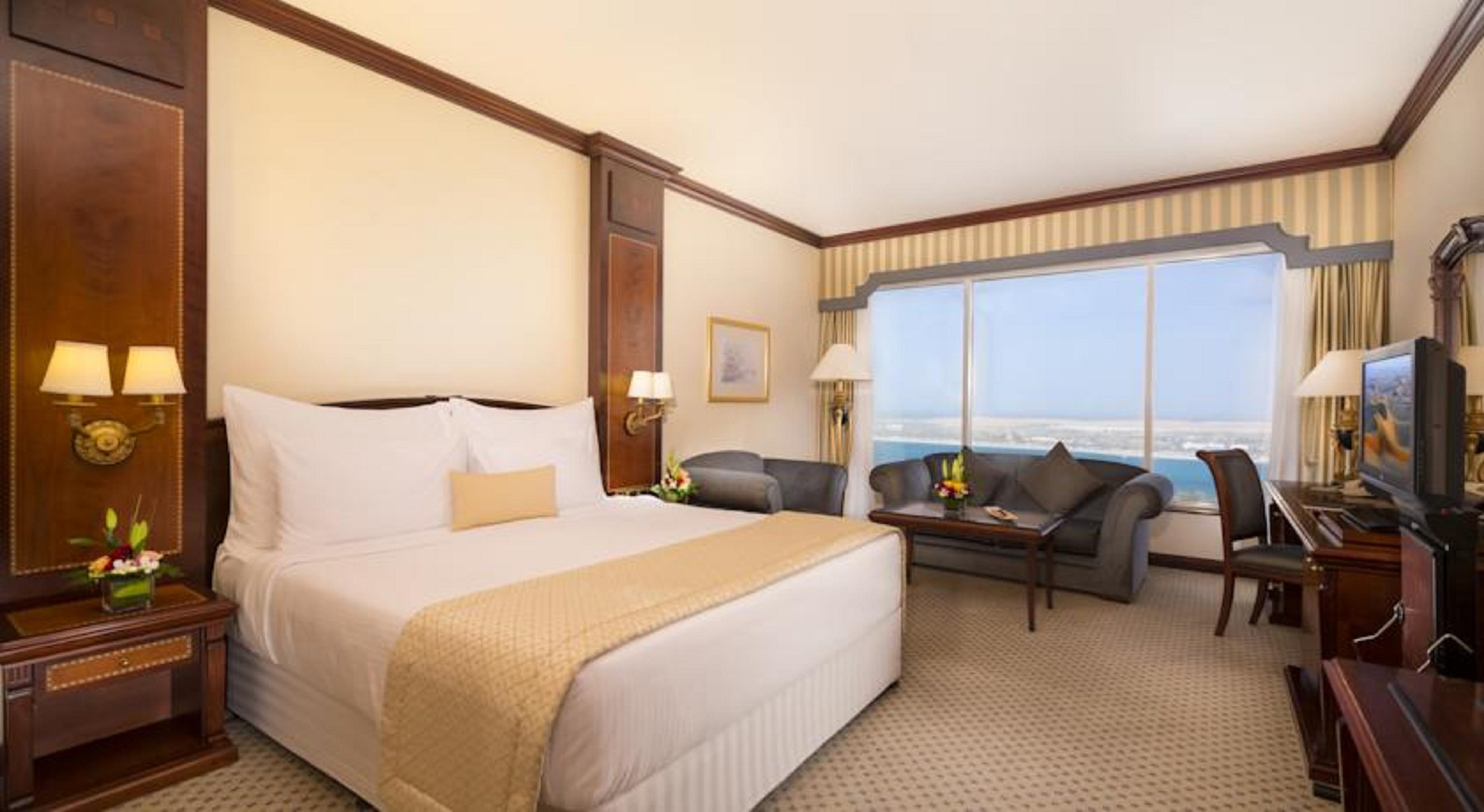 Corniche Hotel Abu Dhabi Esterno foto