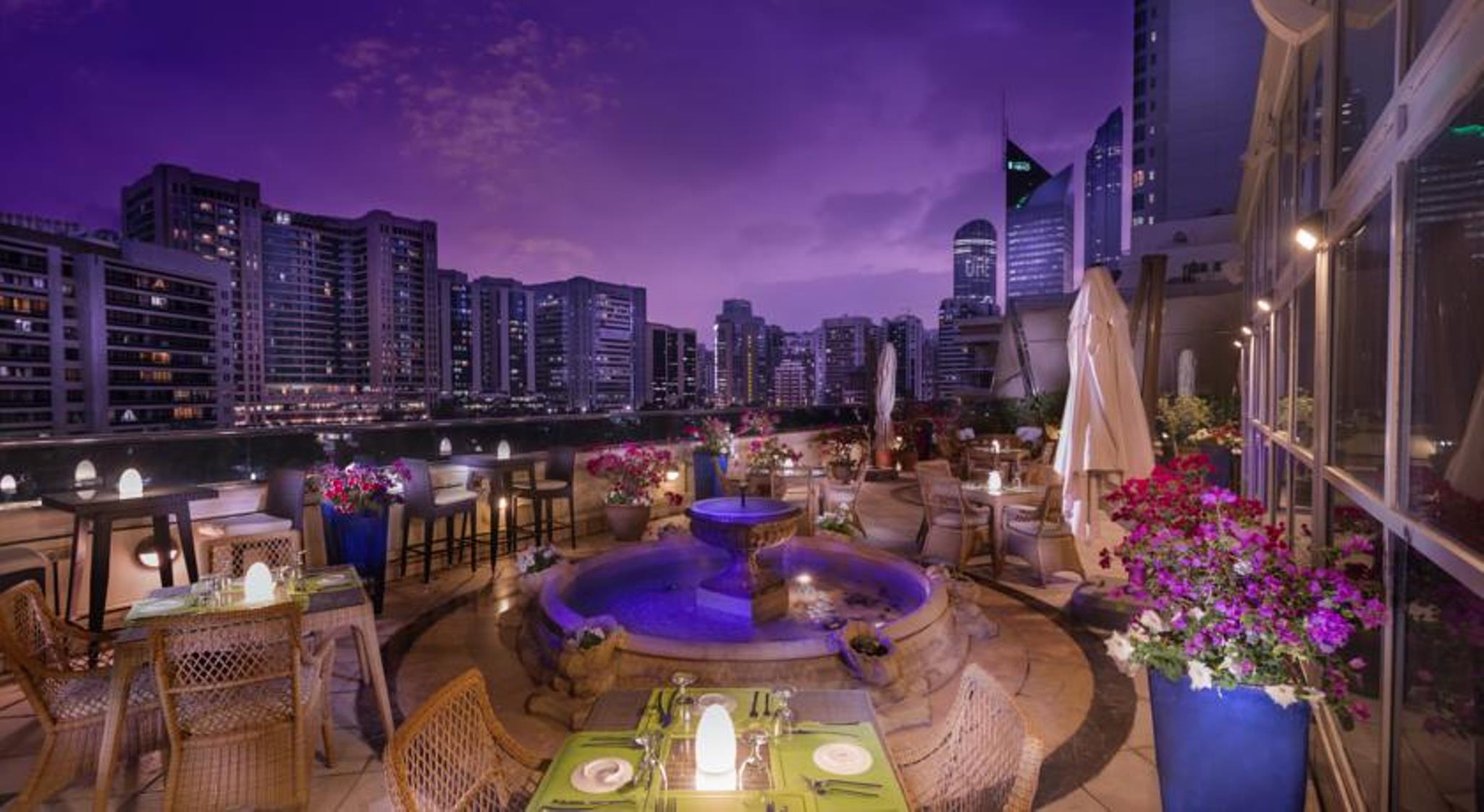 Corniche Hotel Abu Dhabi Esterno foto The Palace Downtown Dubai