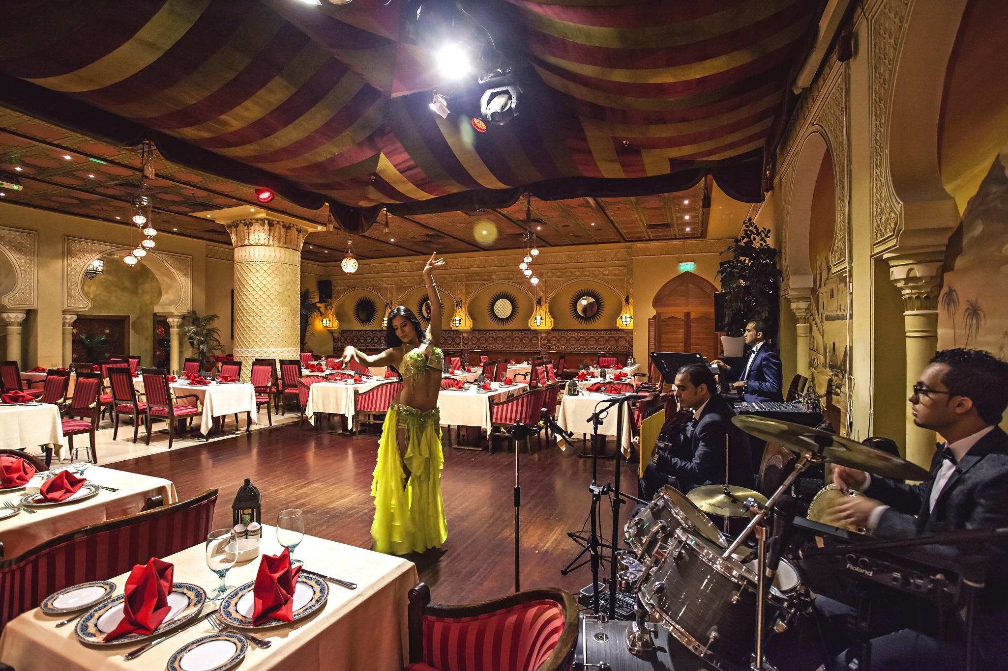 Corniche Hotel Abu Dhabi Ristorante foto Al Dar Al Bayan Palace