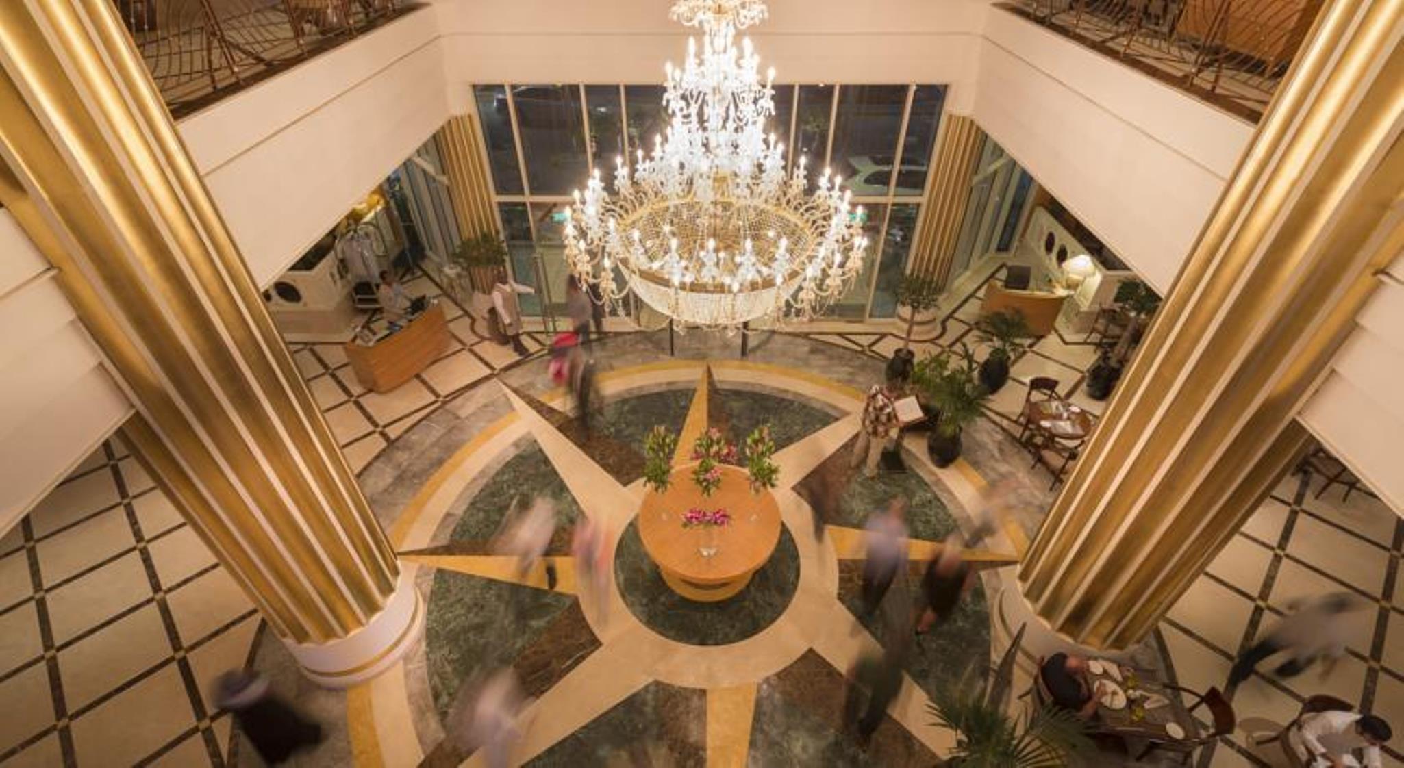 Corniche Hotel Abu Dhabi Esterno foto Lobby