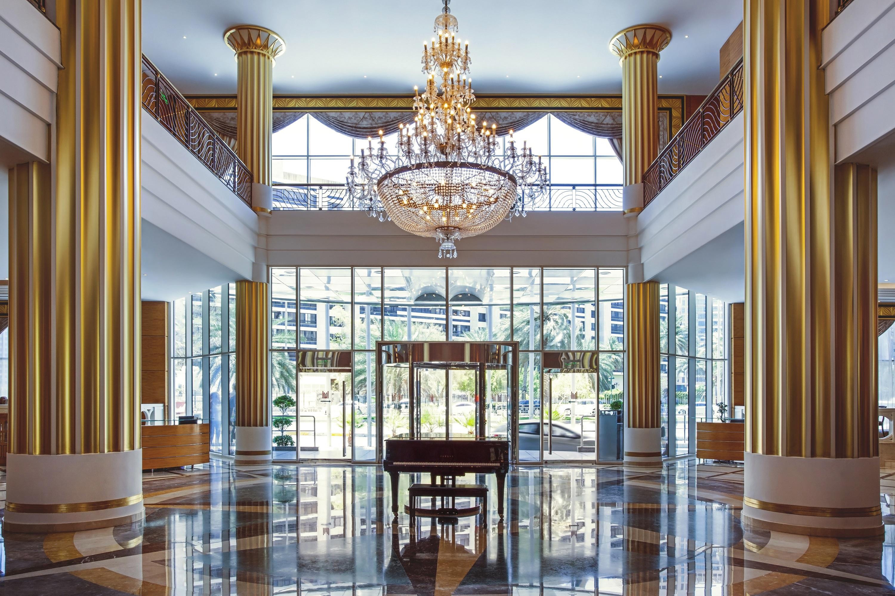 Corniche Hotel Abu Dhabi Esterno foto Lobby