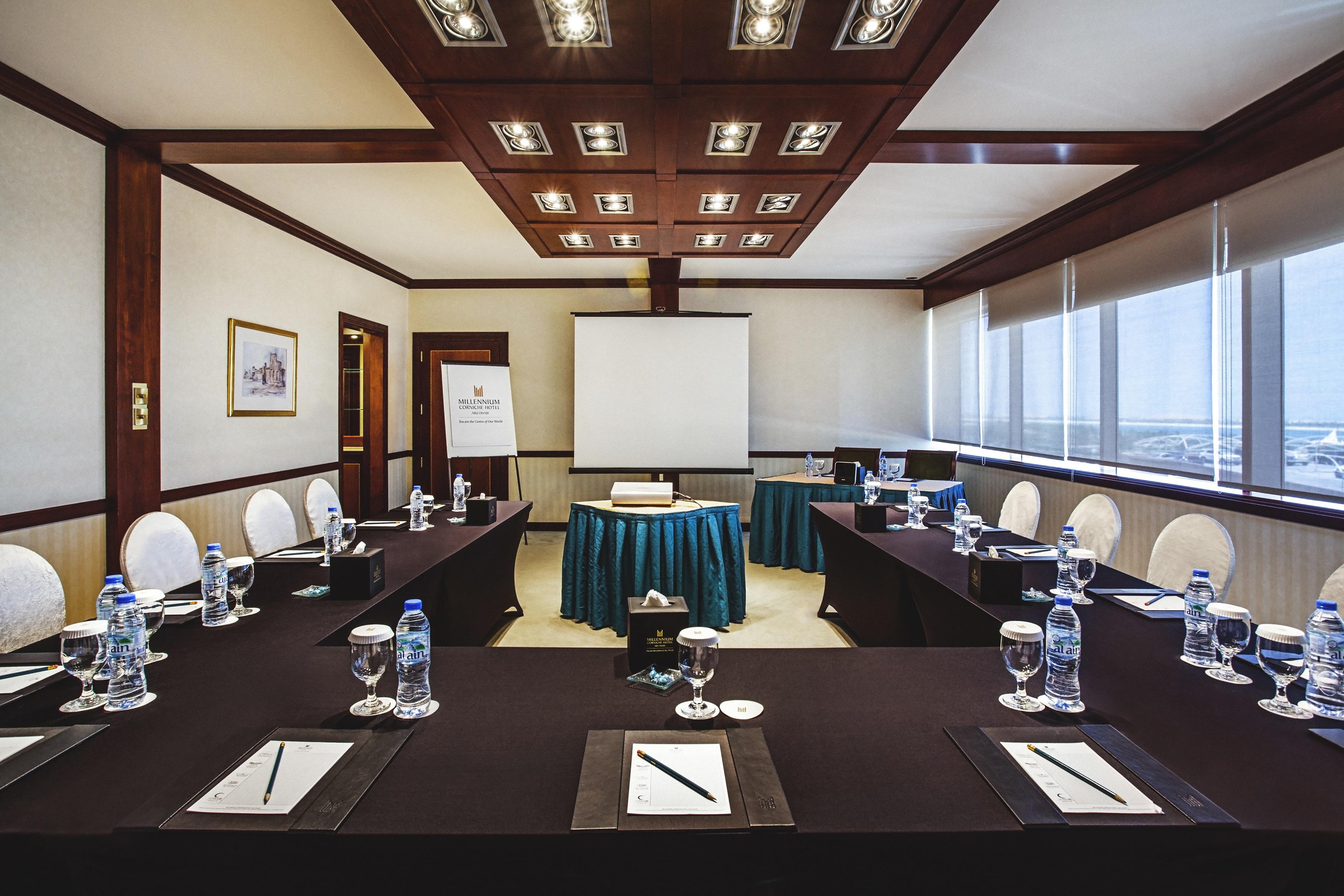 Corniche Hotel Abu Dhabi Esterno foto Meeting room