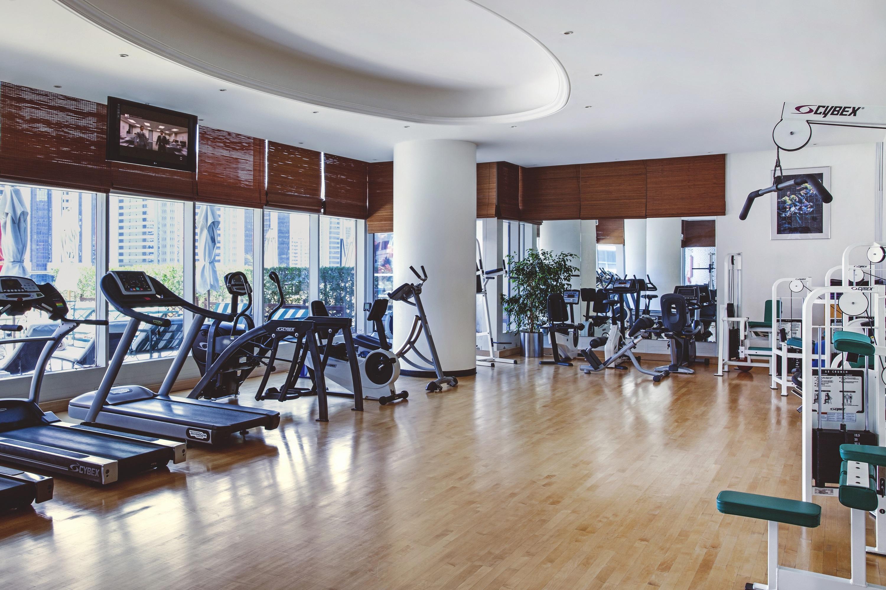 Corniche Hotel Abu Dhabi Esterno foto A gym in a hotel
