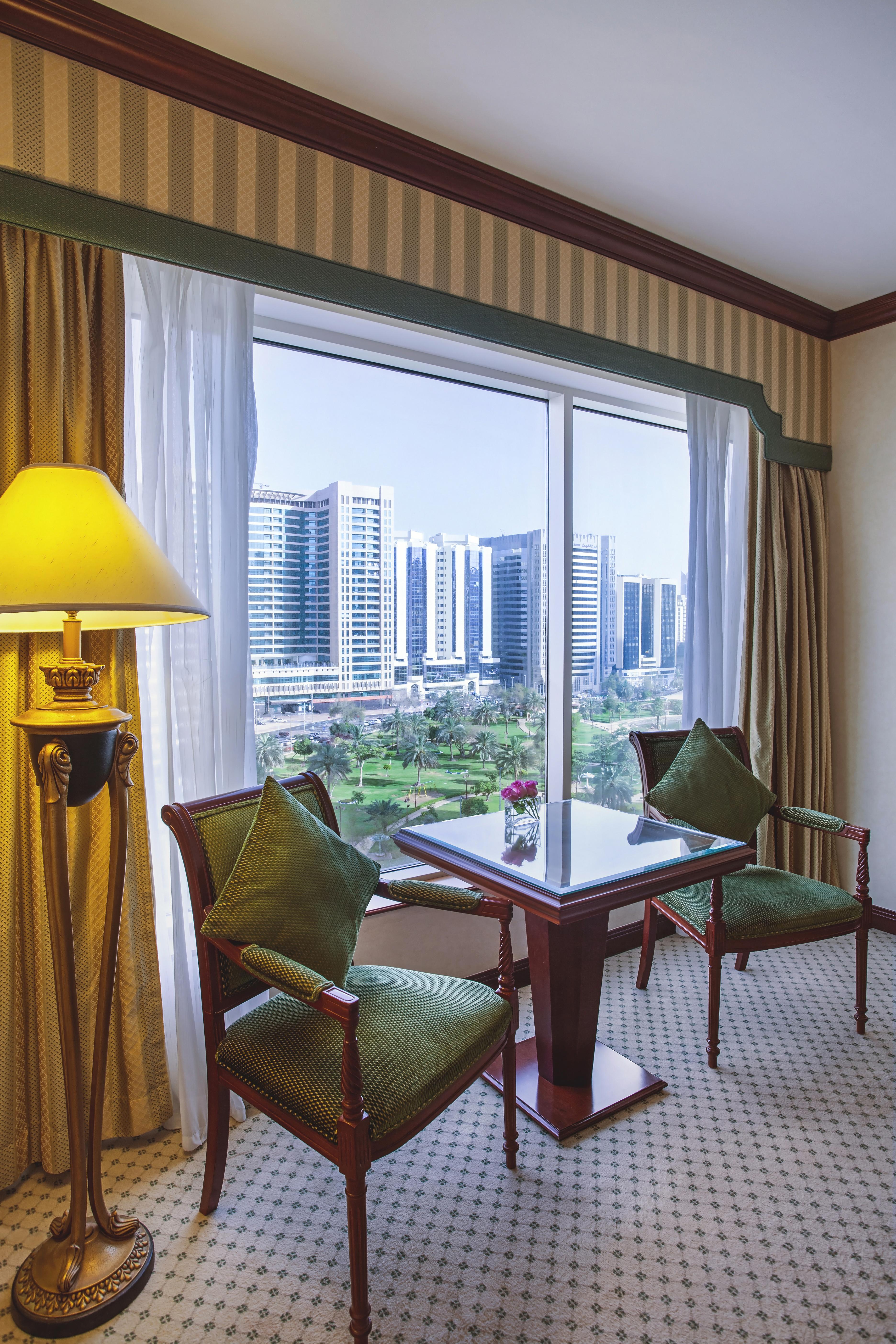 Corniche Hotel Abu Dhabi Esterno foto A room at the Jumeirah Carlton Resort
