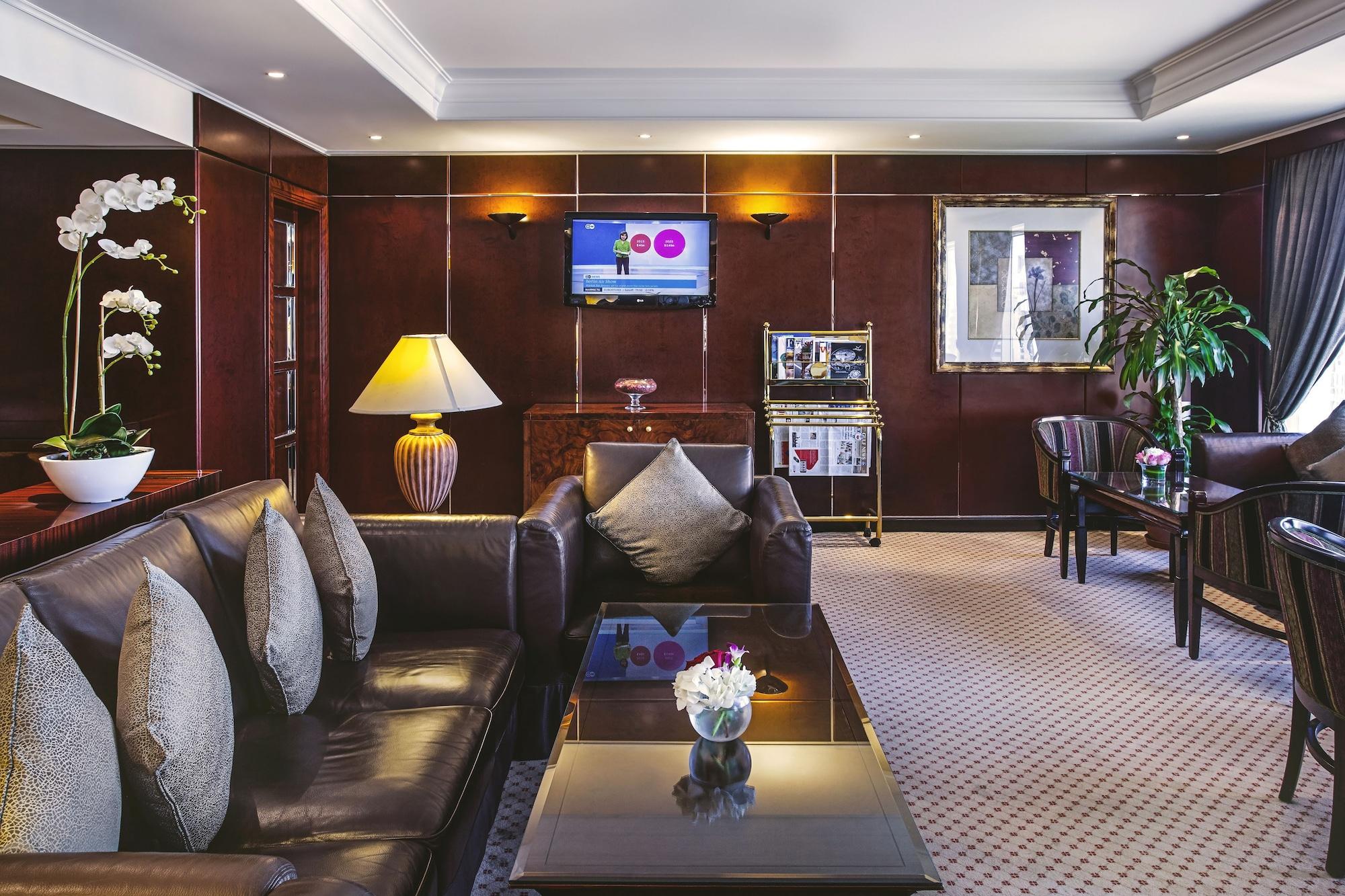 Corniche Hotel Abu Dhabi Esterno foto The Concorde Lounge at London Heathrow Airport