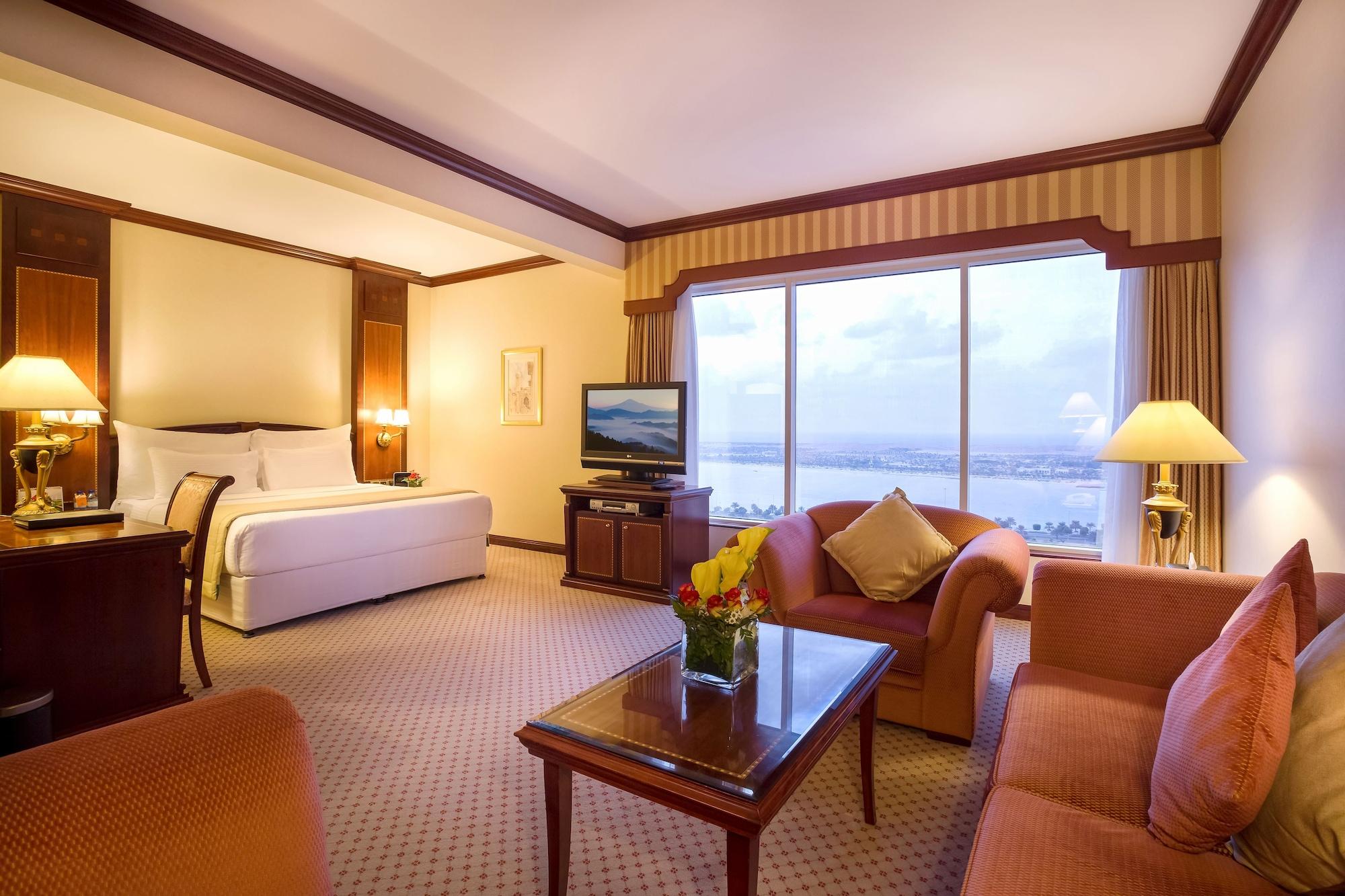 Corniche Hotel Abu Dhabi Esterno foto A suite at the hotel