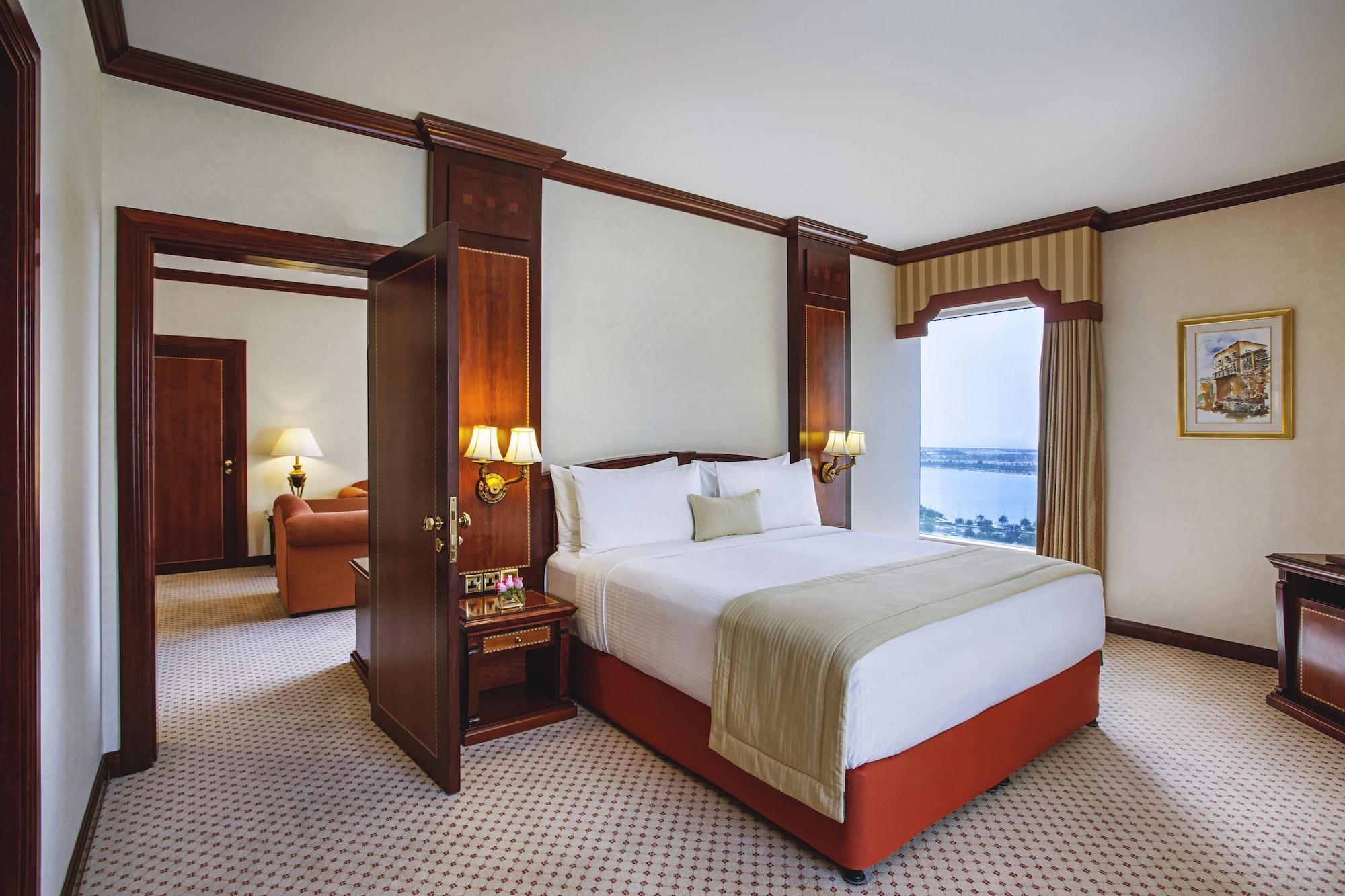 Corniche Hotel Abu Dhabi Esterno foto Suite