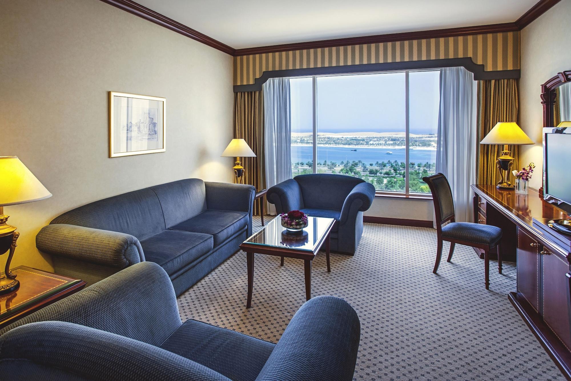 Corniche Hotel Abu Dhabi Esterno foto A suite at the Hilton Alexandria
