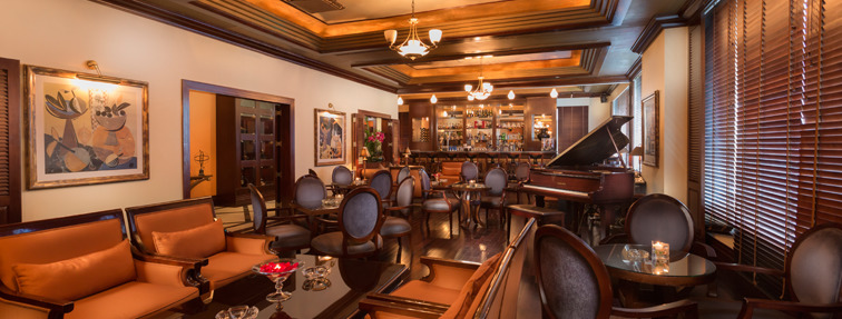 Corniche Hotel Abu Dhabi Esterno foto The piano bar at the Taj Bengal