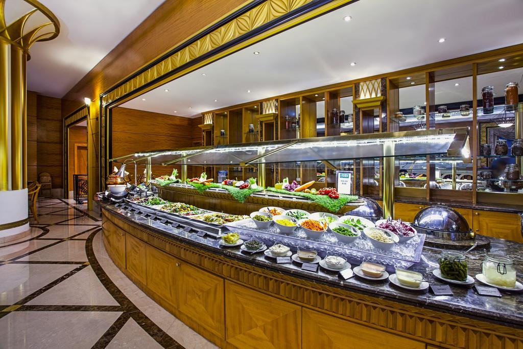 Corniche Hotel Abu Dhabi Esterno foto A salad bar