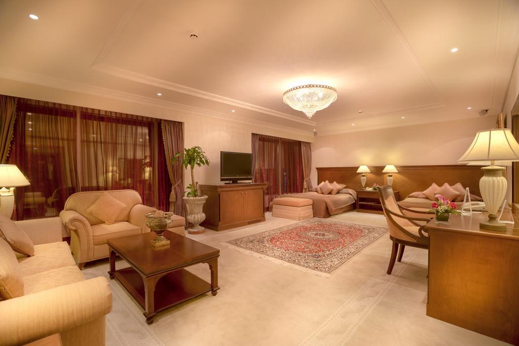Corniche Hotel Abu Dhabi Esterno foto Suite at the Taj Bengal