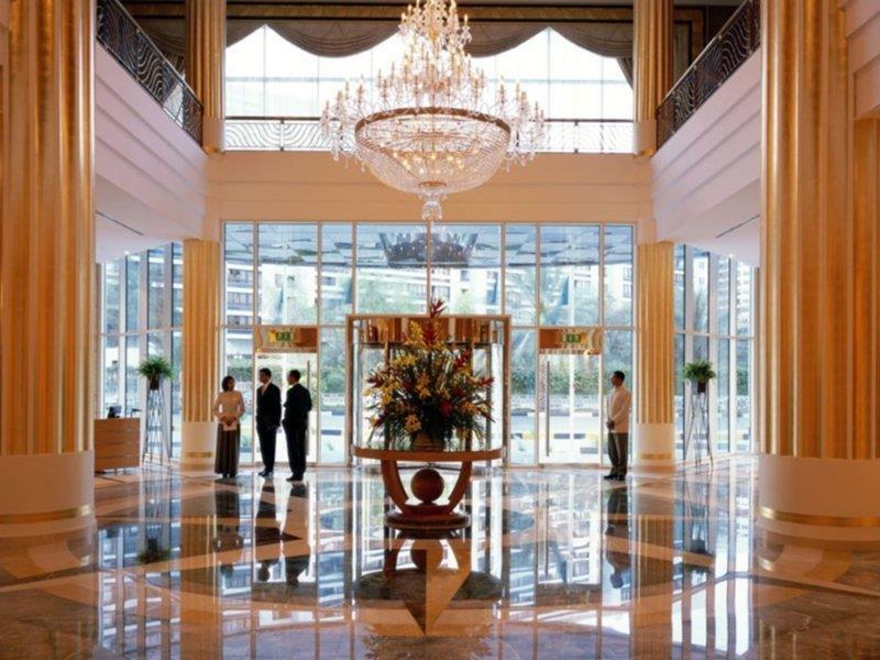 Corniche Hotel Abu Dhabi Esterno foto Lobby