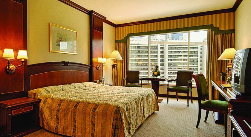 Corniche Hotel Abu Dhabi Camera foto A room at the hotel