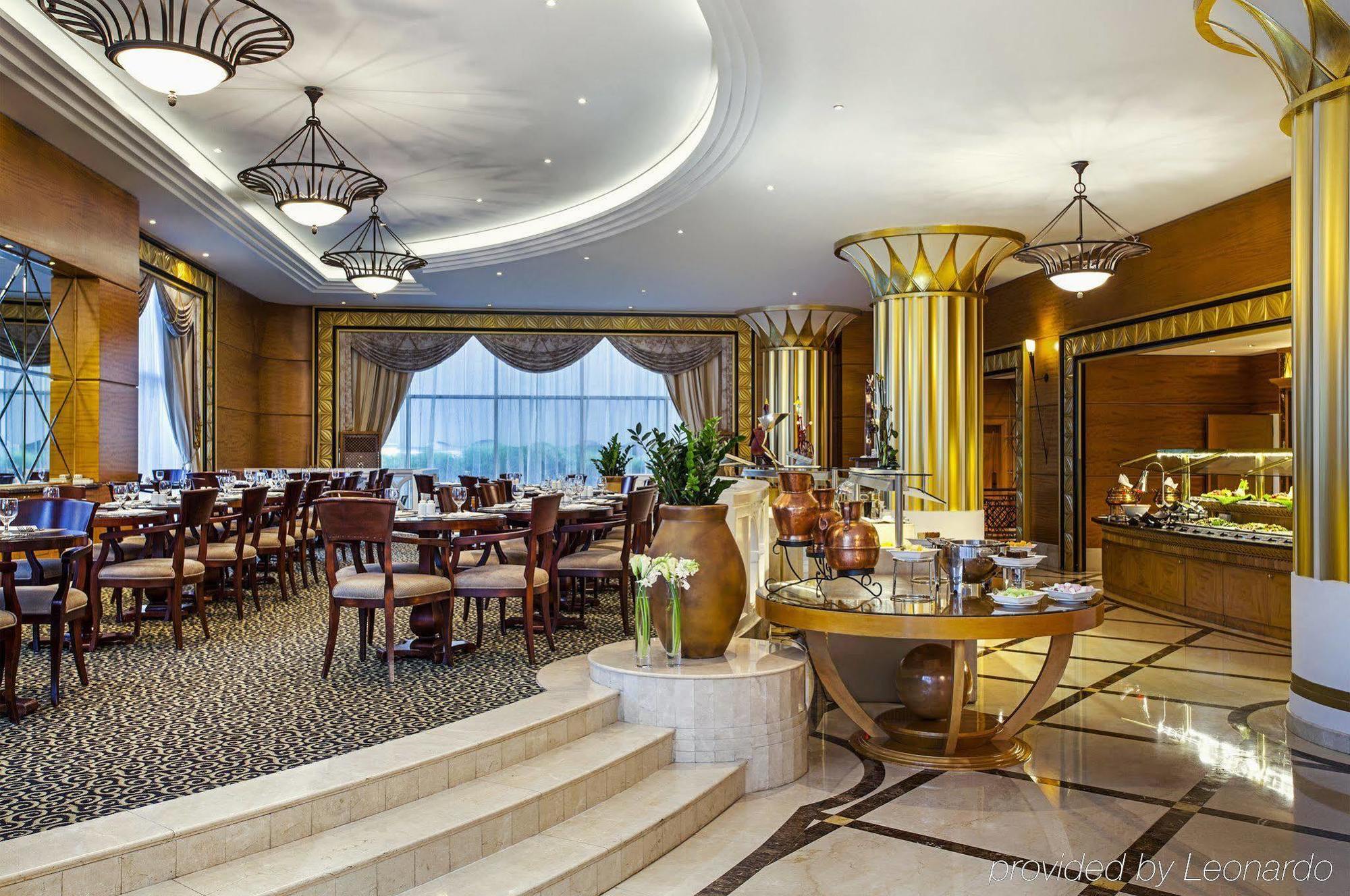 Corniche Hotel Abu Dhabi Esterno foto The restaurant