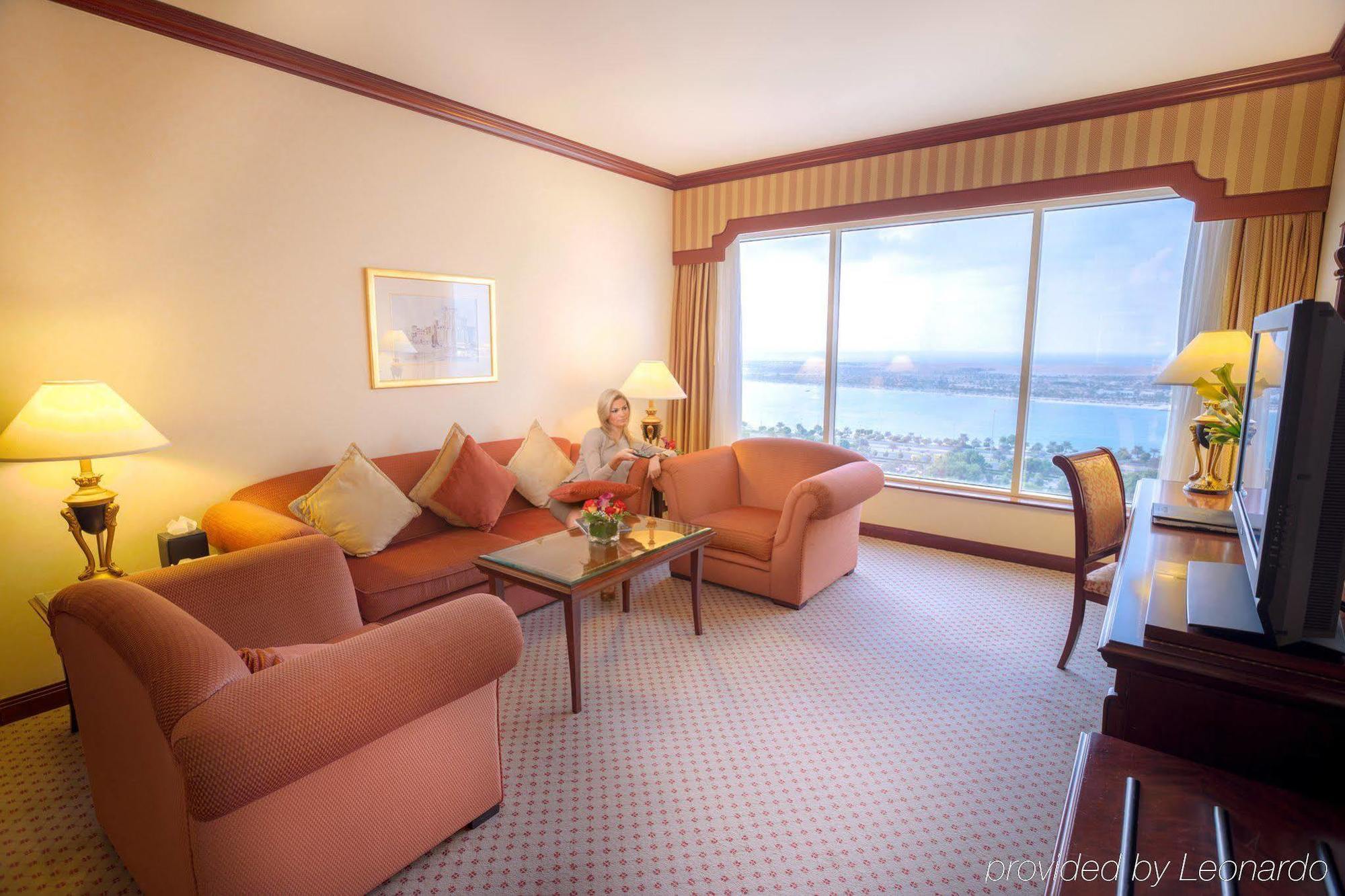 Corniche Hotel Abu Dhabi Esterno foto A suite at the hotel