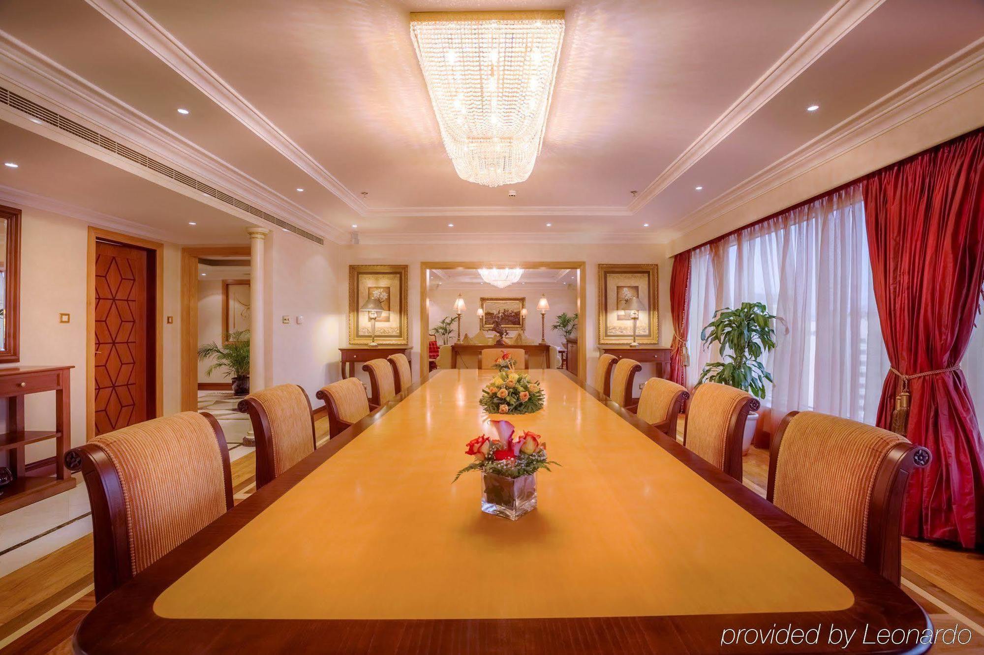 Corniche Hotel Abu Dhabi Esterno foto Boardroom