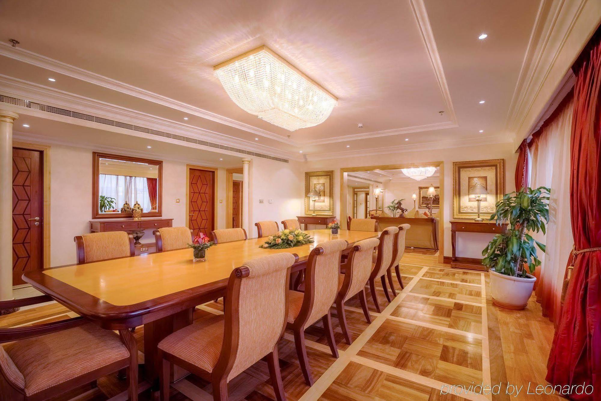 Corniche Hotel Abu Dhabi Esterno foto The Imperial Suite