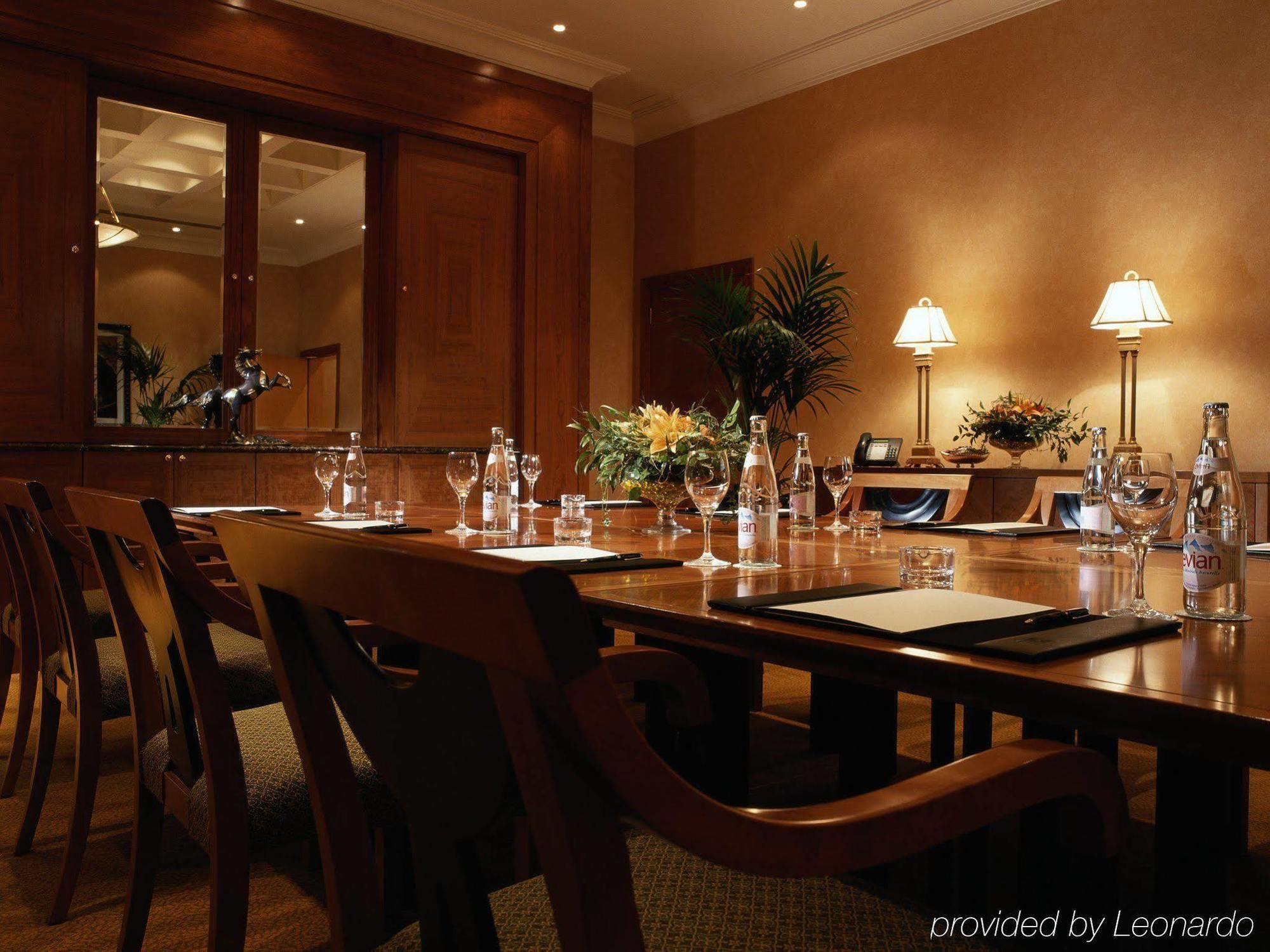 Corniche Hotel Abu Dhabi Servizi foto A boardroom at the hotel