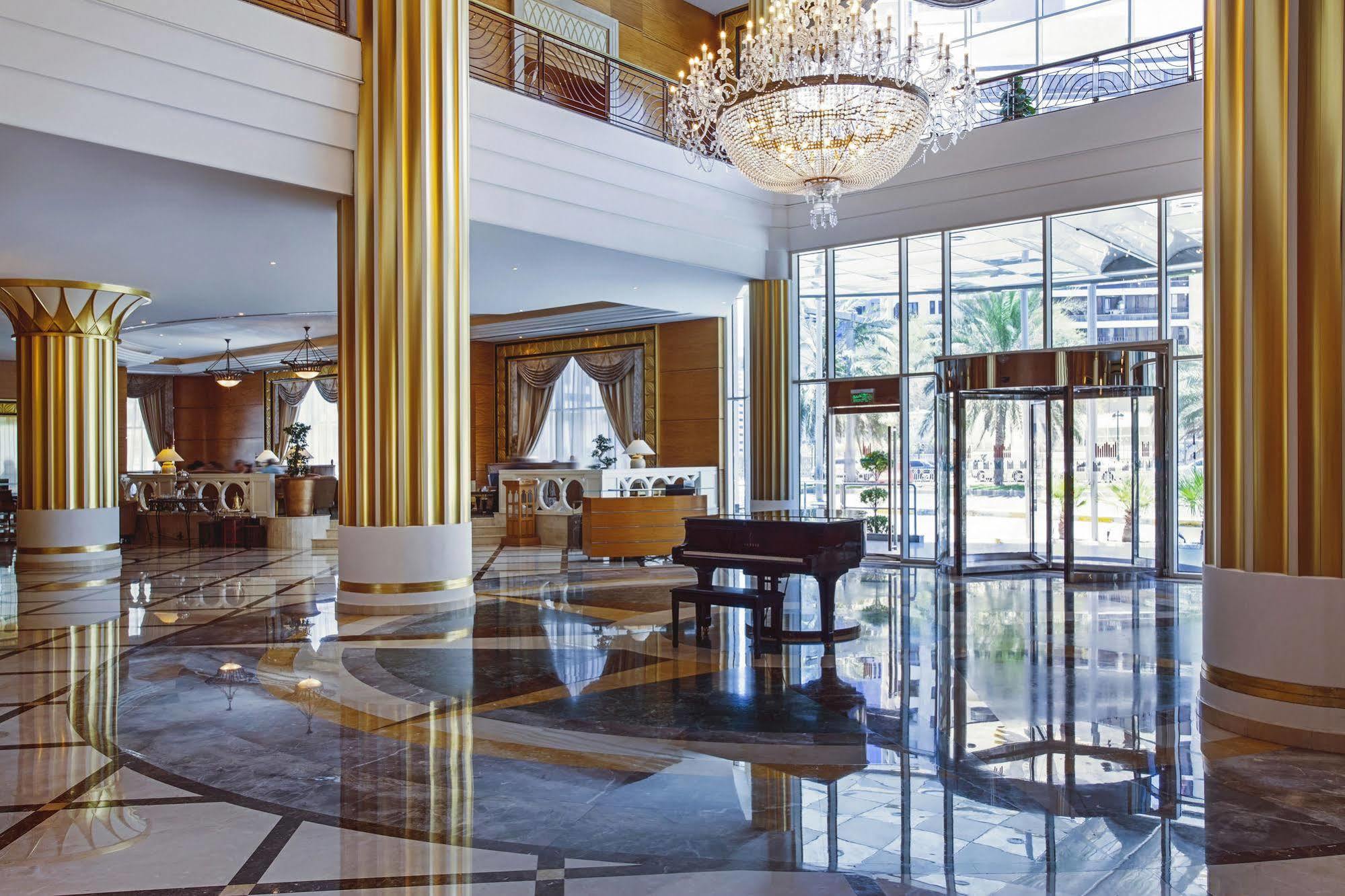 Corniche Hotel Abu Dhabi Esterno foto Lobby