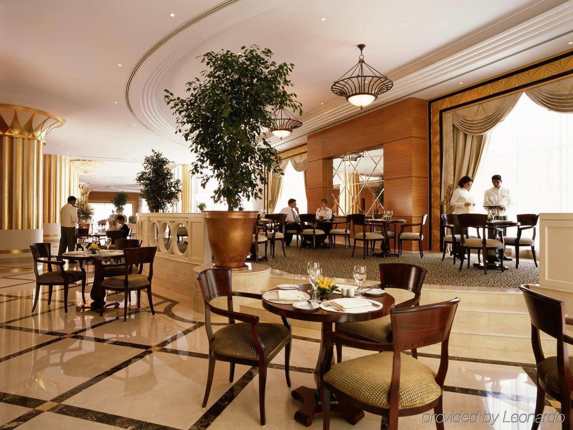 Corniche Hotel Abu Dhabi Servizi foto The restaurant