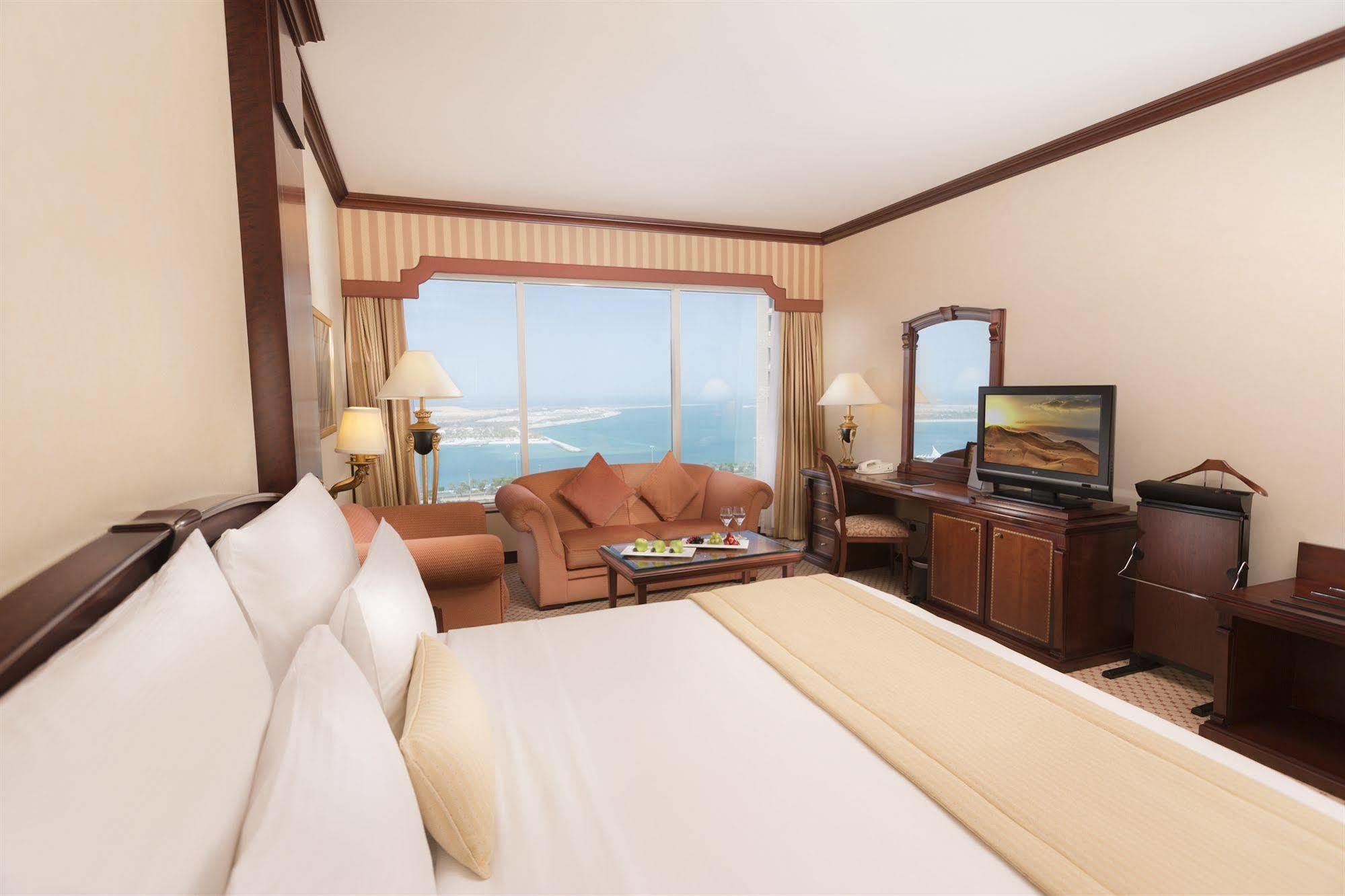 Corniche Hotel Abu Dhabi Esterno foto