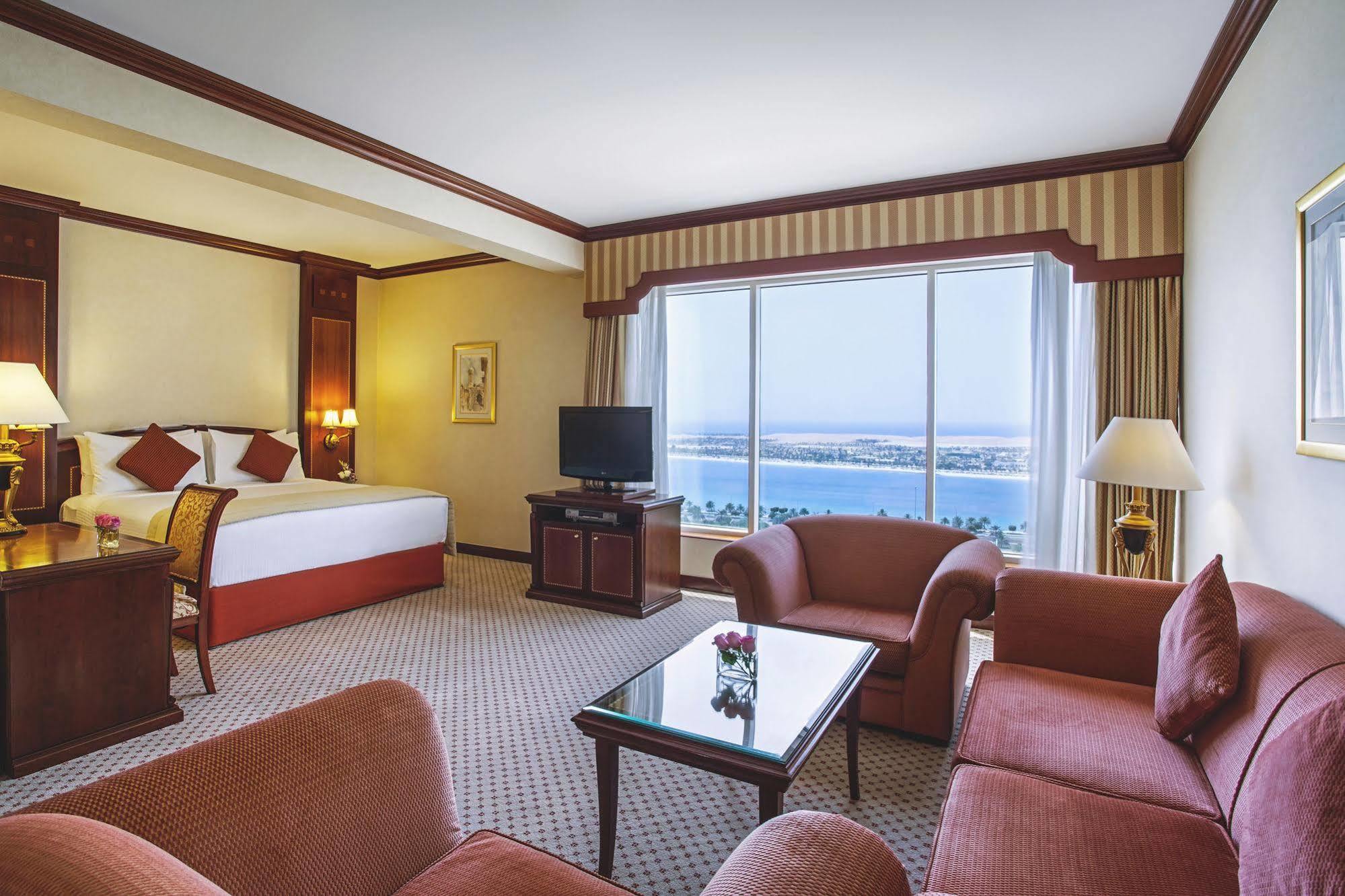 Corniche Hotel Abu Dhabi Esterno foto